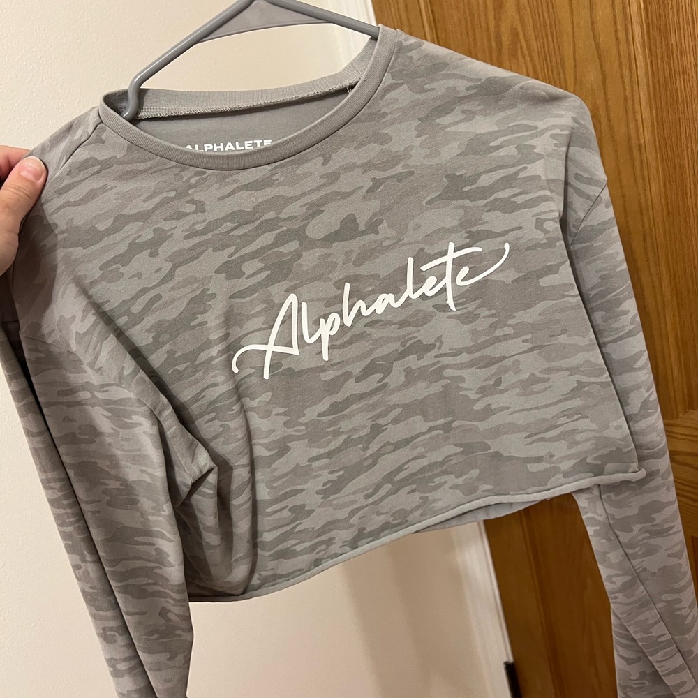 Alphalete Camo Long Sleeve Crop Top